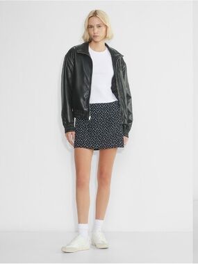 ✨ Sunday Best (Aritzia) Tritz Skirt – Heart Print ✨ size 6